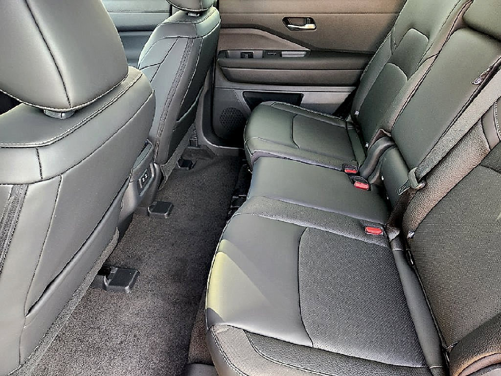 New 2026 Nissan Pathfinder SL FWD image 24