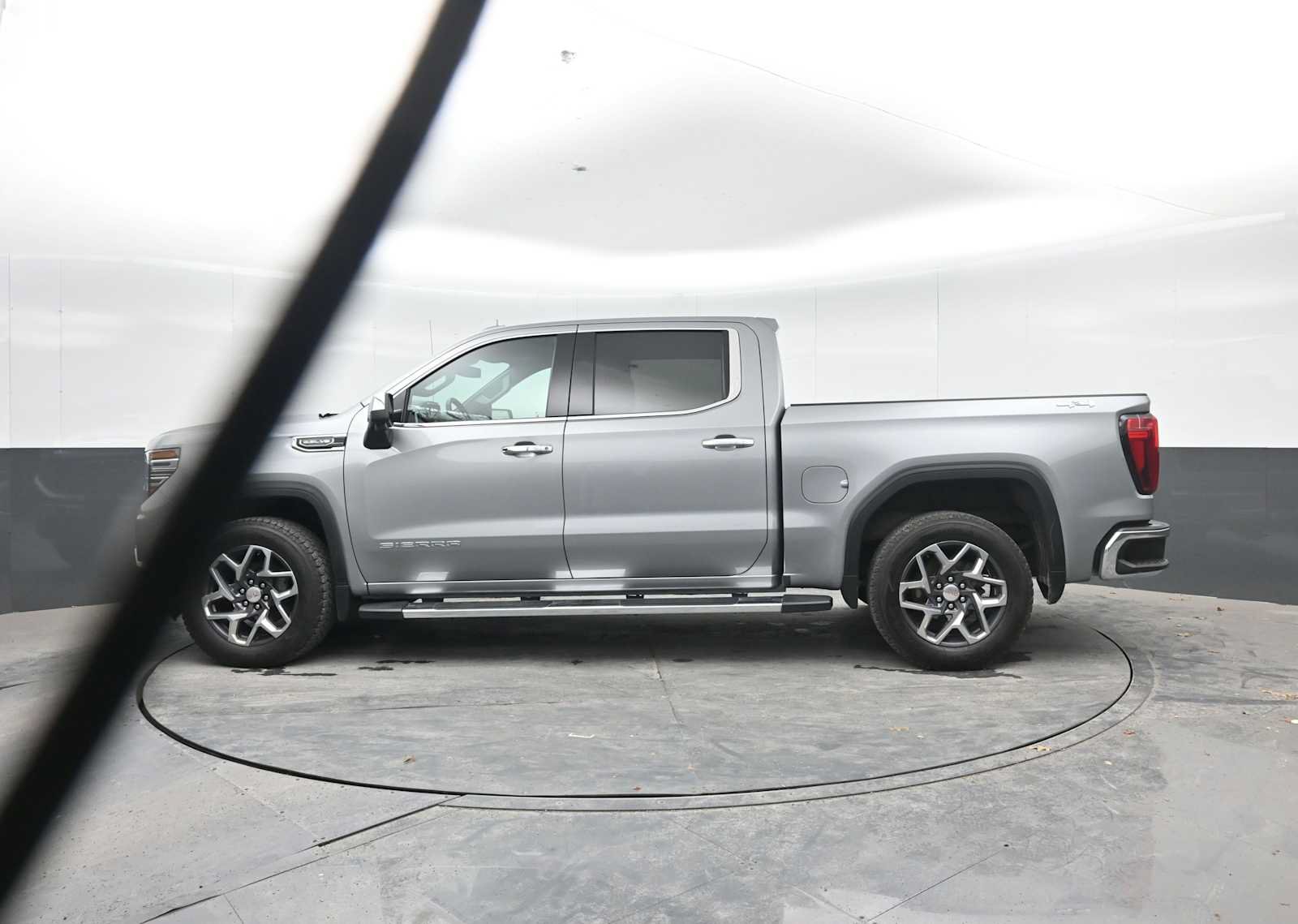 Used 2024 GMC Sierra 1500 SLT w/ SLT Premium Plus Package AWD/4WD image 5