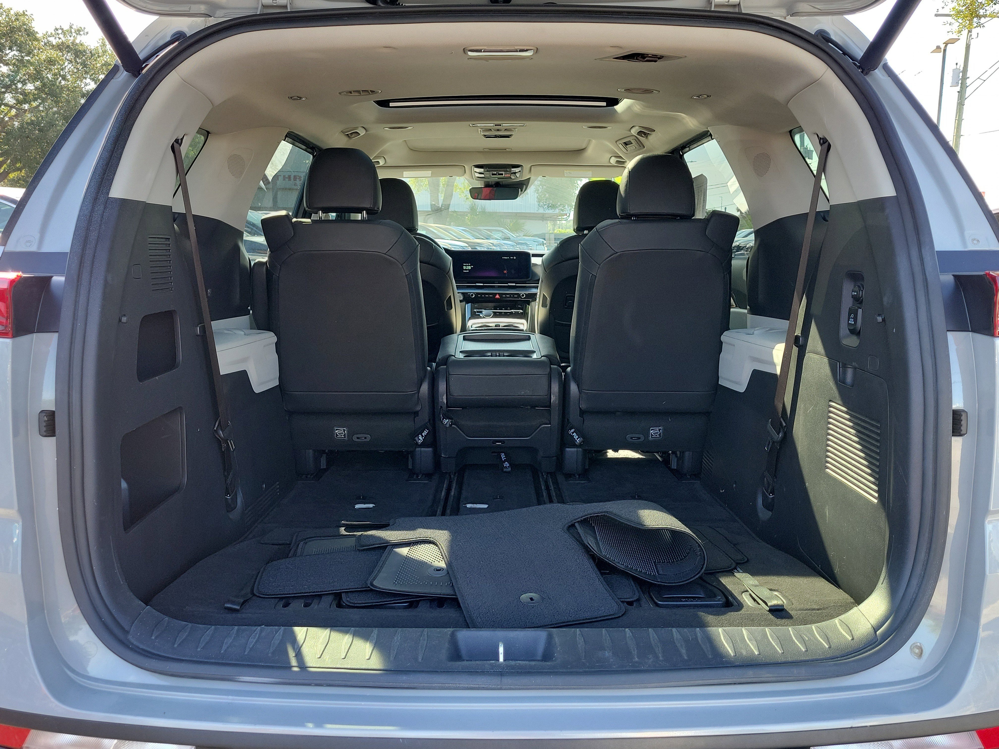 Used 2023 Kia Carnival SX Prestige FWD image 9