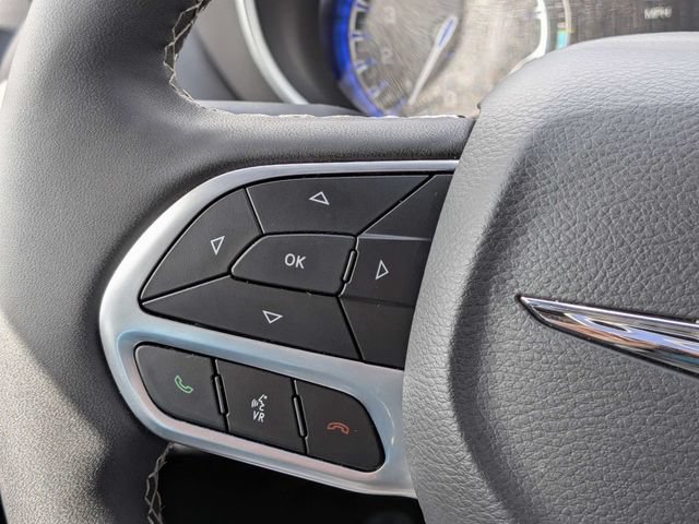 Used 2026 Chrysler Pacifica Select FWD image 26