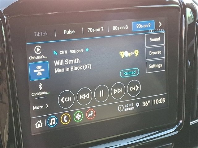 Used 2023 Chevrolet Traverse LT image 3