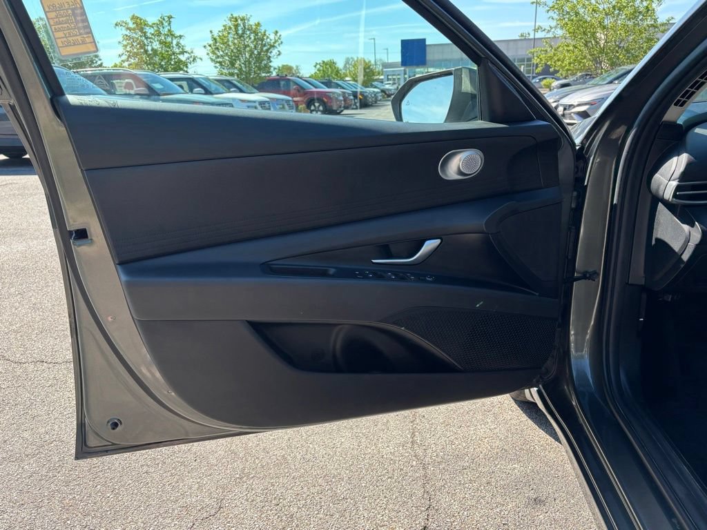 Certified 2026 Hyundai Elantra SE FWD image 17