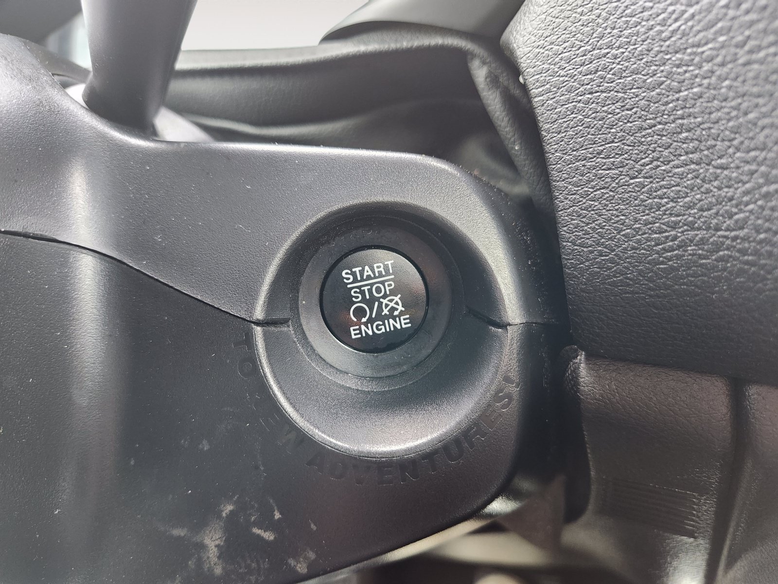 Used 2020 Jeep Renegade Latitude FWD image 7