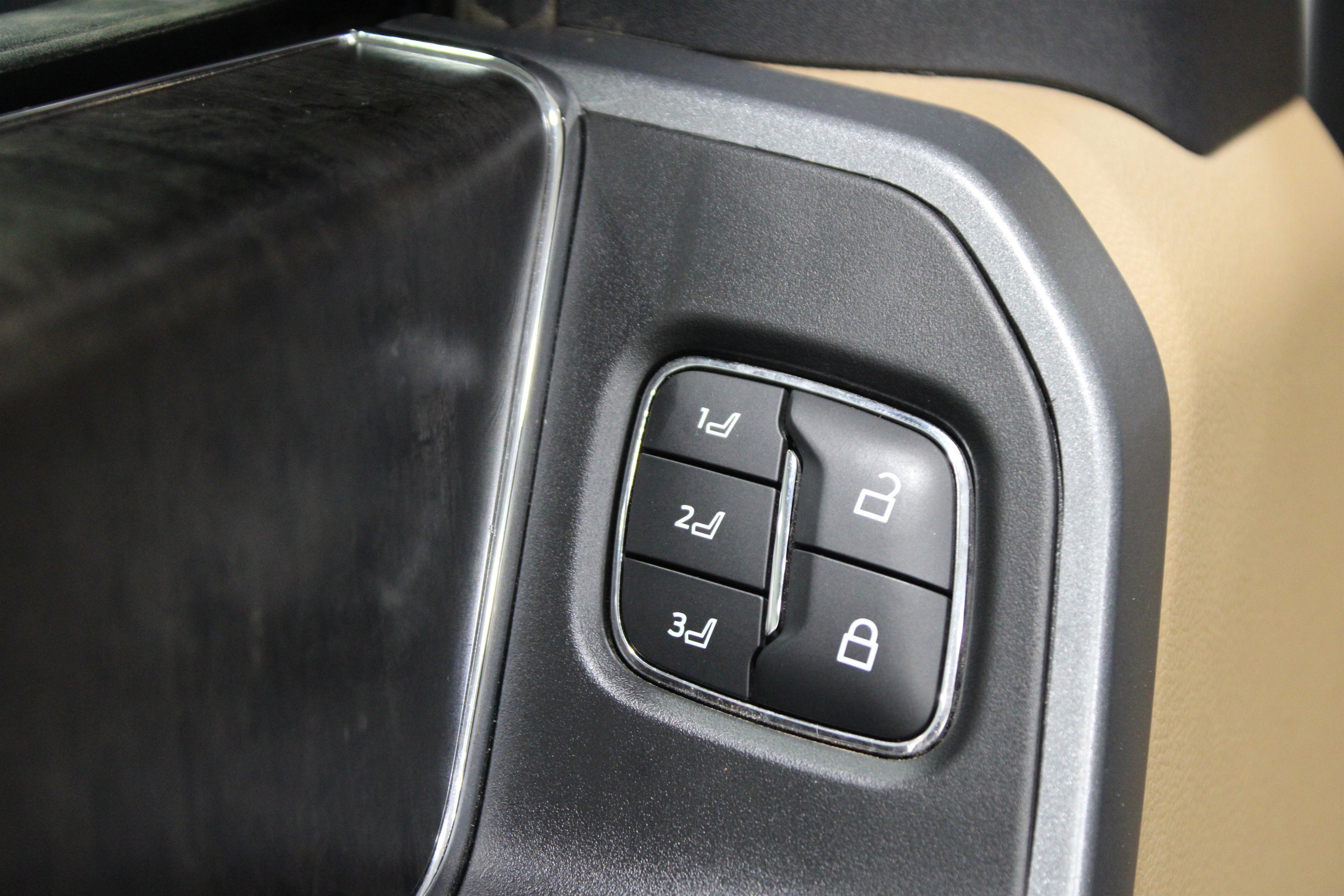 Used 2024 Ford F350 Lariat w/ Lariat Ultimate Package image 7