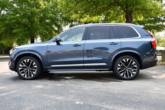 New 2026 Volvo XC90 B5 Plus w/ Protection Package Premier AWD/4WD image 4