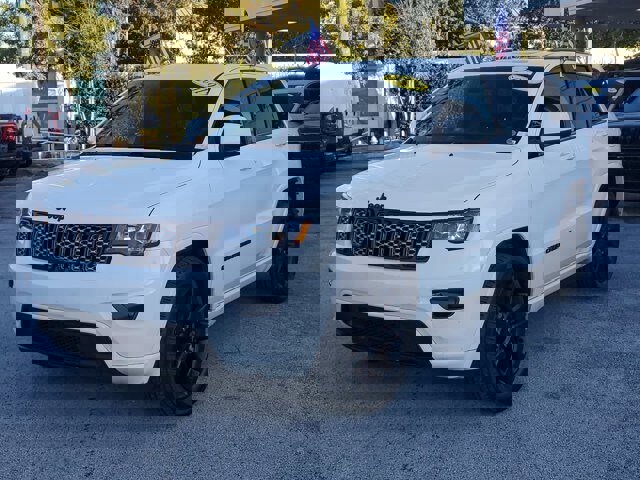 Used 2019 Jeep Grand Cherokee Altitude image 3