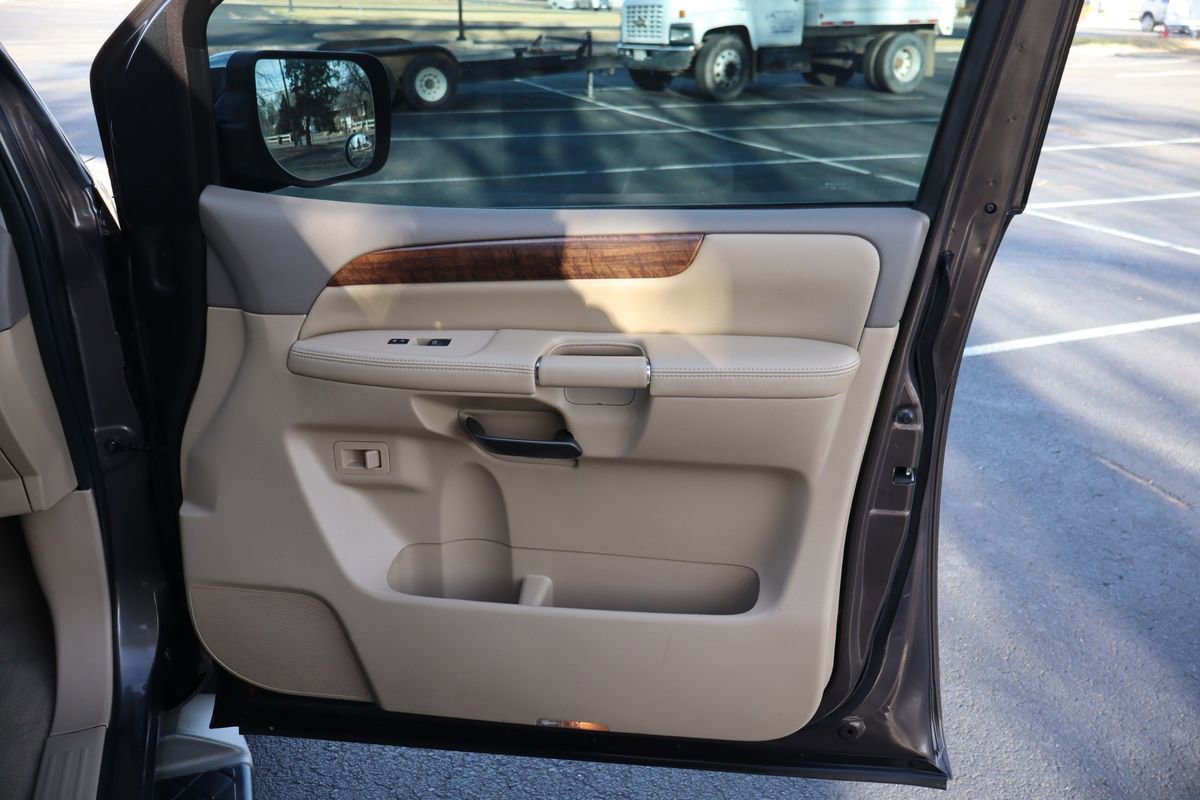 Used 2014 Nissan Armada Platinum w/ 2nd Row Captain Seat Package image 28