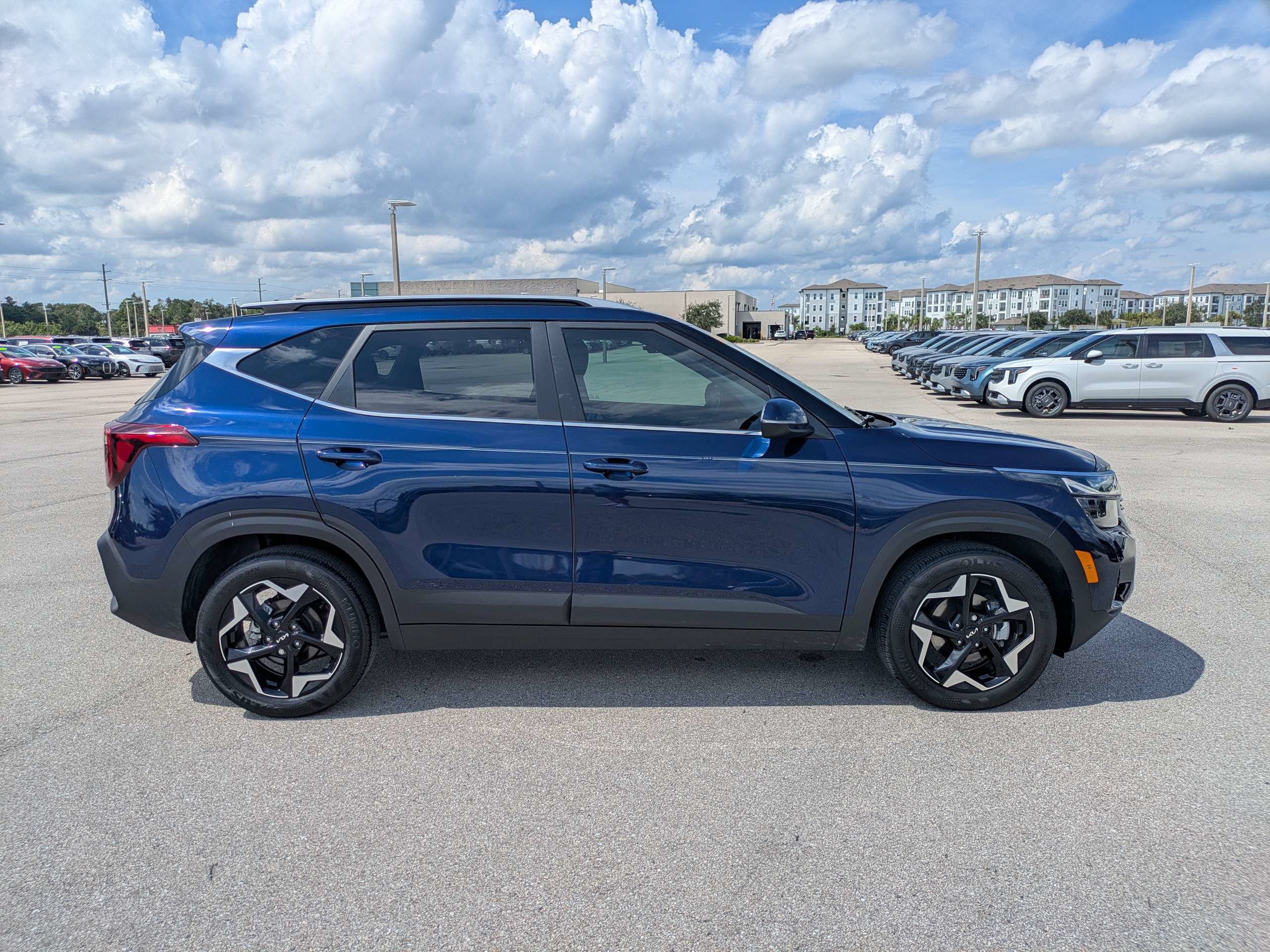 Certified 2024 Kia Seltos EX FWD image 4