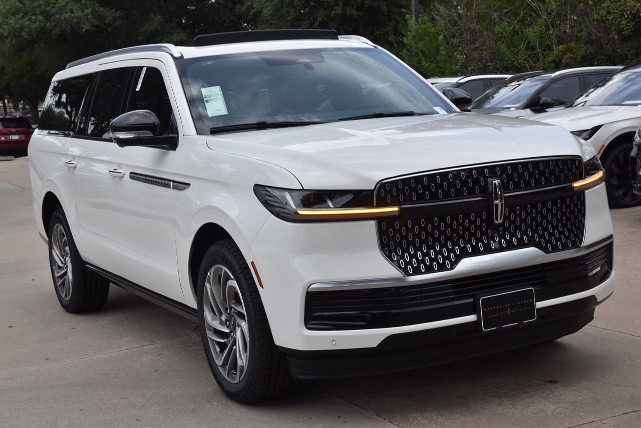New 2026 Lincoln Navigator L Reserve AWD/4WD image 3