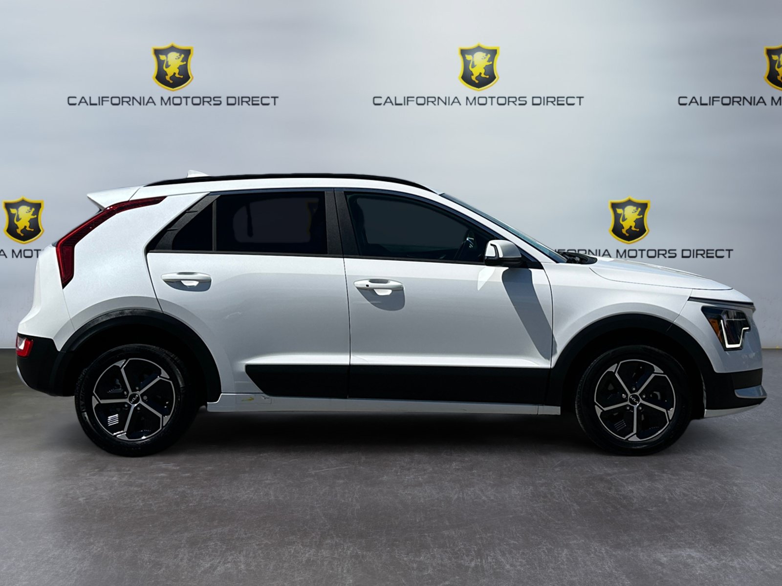 Used 2024 Kia Niro EX FWD image 6