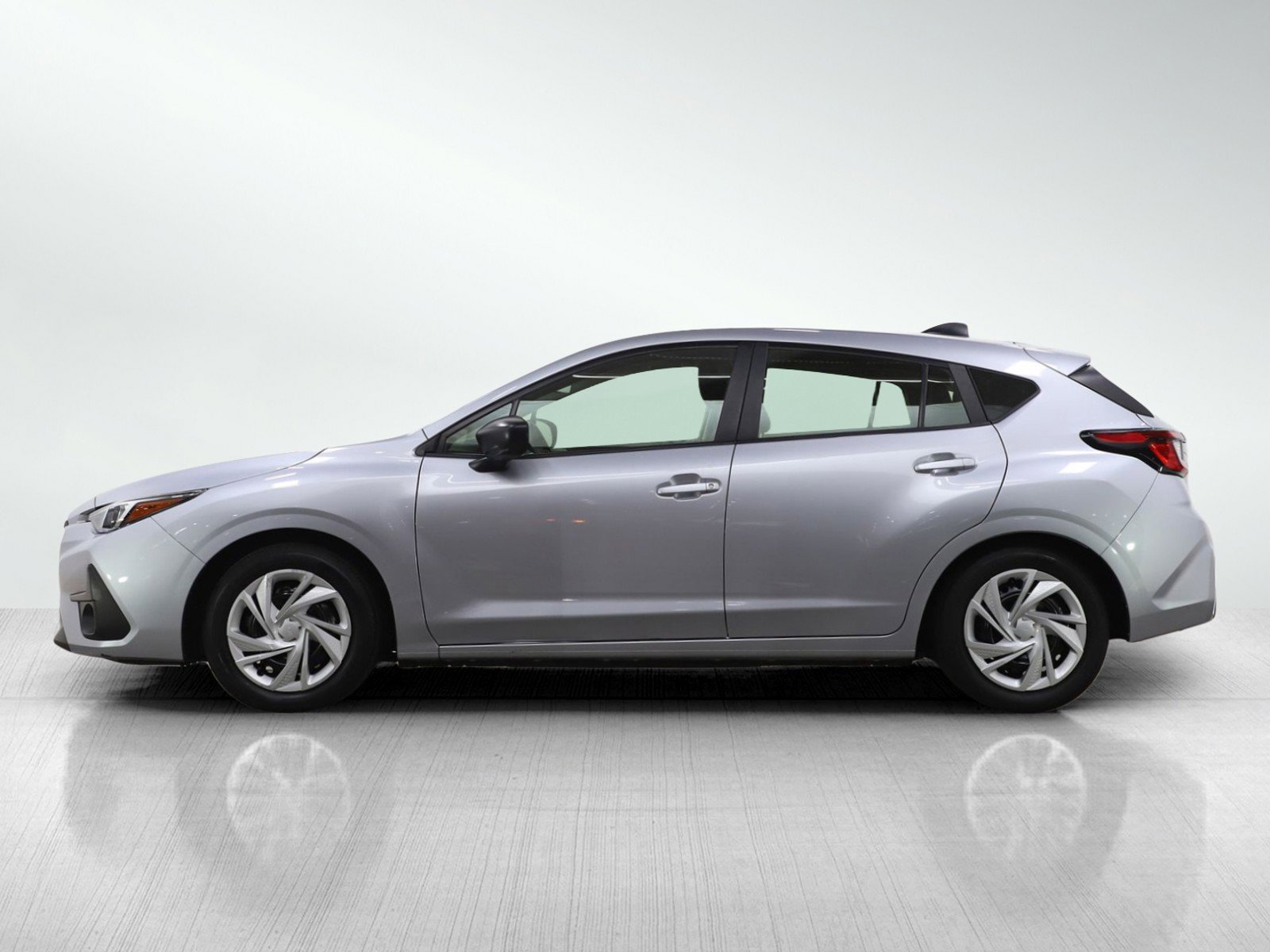 Used 2024 Subaru Impreza 2.0i image 2