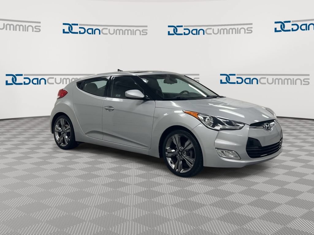 Used 2016 Hyundai Veloster w/ Option Group 02 FWD image 2