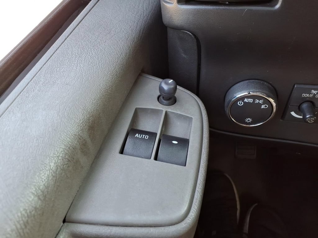 Used 2016 Chevrolet Express 2500 RWD image 25