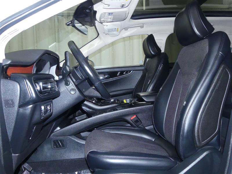 Used 2022 Lincoln Nautilus Reserve w/ Luxury Package image 21