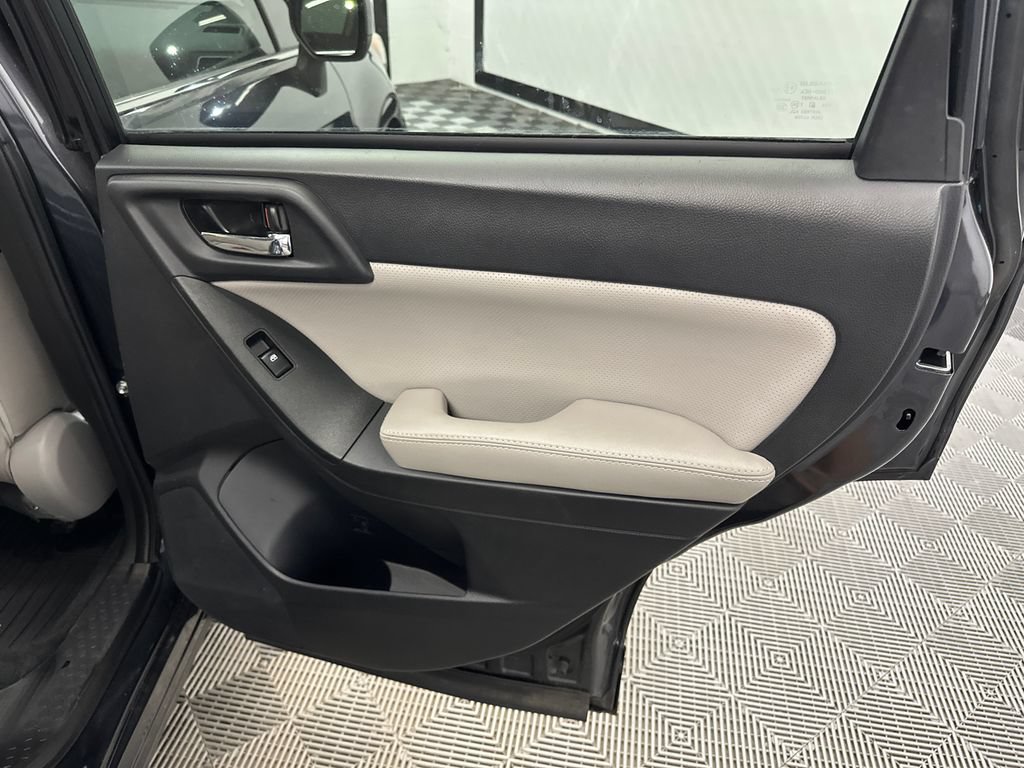Used 2016 Subaru Forester 2.5i Limited AWD/4WD image 17