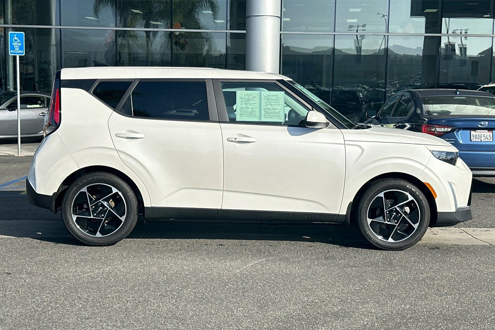 Used 2023 Kia Soul EX image 3