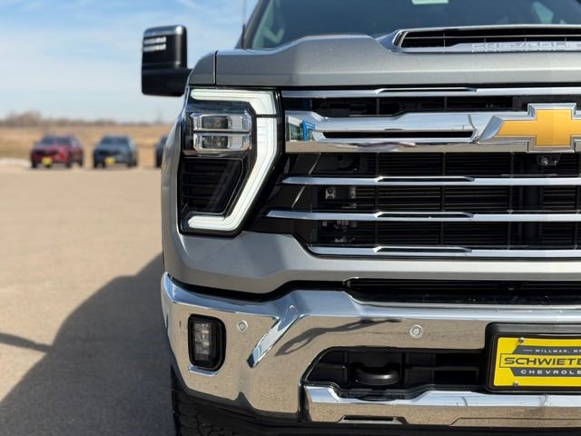Used 2025 Chevrolet Silverado 3500 LTZ w/ LTZ Premium Package AWD/4WD image 4