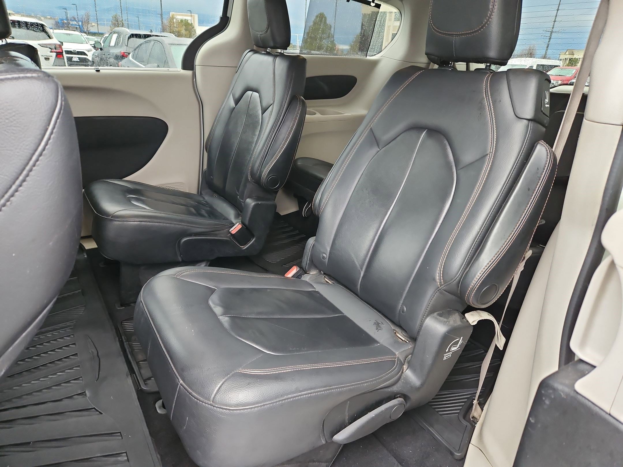 Used 2017 Chrysler Pacifica Touring-L image 29