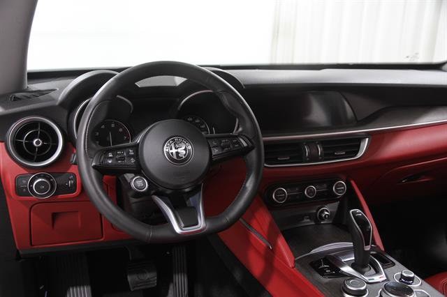 Used 2020 Alfa Romeo Stelvio Ti AWD/4WD image 6
