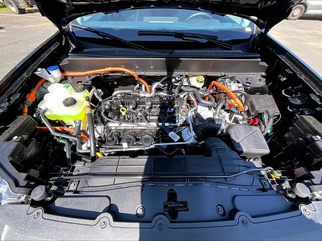 New 2025 Ford Maverick XLT w/ XLT Luxury Package FWD image 12