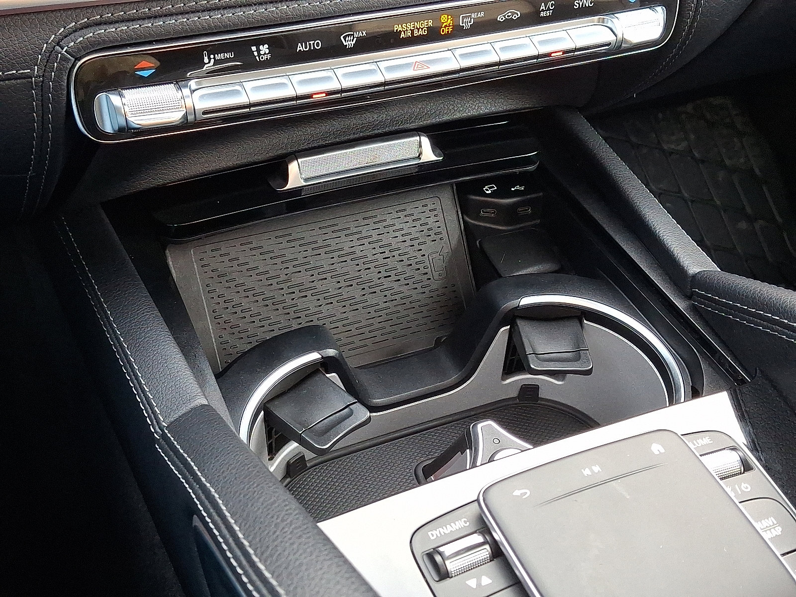 Certified 2022 Mercedes-Benz GLE 580 4MATIC w/ Night Package image 25