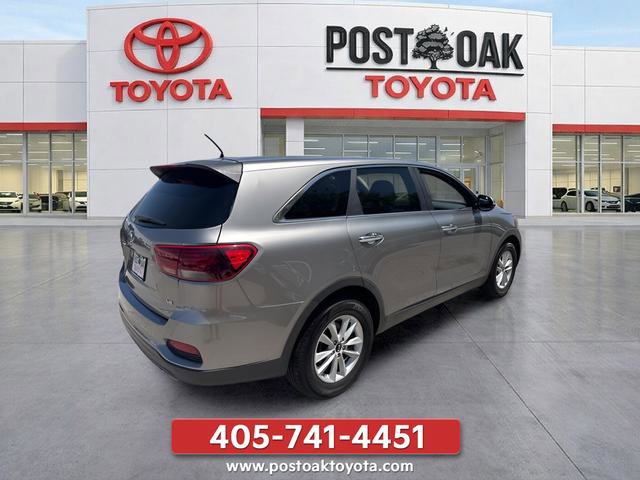 Used 2019 Kia Sorento FWD V6 image 4
