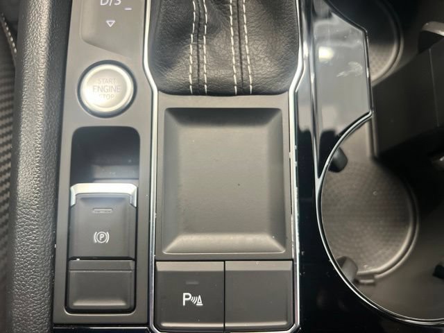 Used 2023 Volkswagen Atlas Cross Sport SE FWD image 24