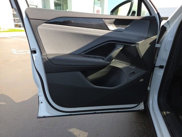 Used 2025 Volkswagen Tiguan SE w/ Panoramic Sunroof Package AWD/4WD image 12