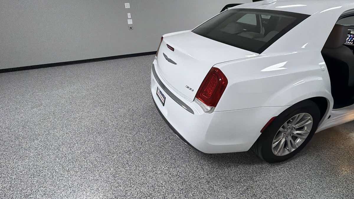 Used 2017 Chrysler 300 Limited RWD image 24