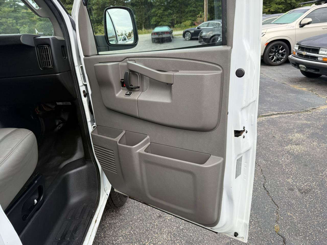 Used 2017 Chevrolet Express 3500 RWD image 26
