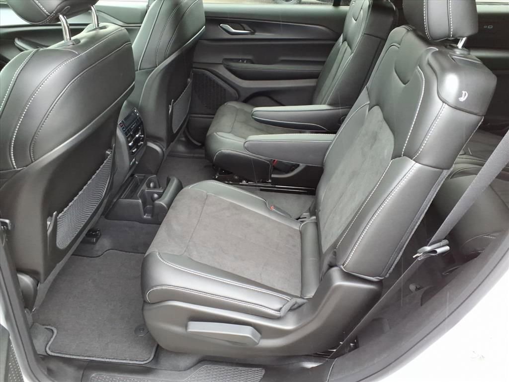 New 2025 Jeep Grand Cherokee L Altitude image 12