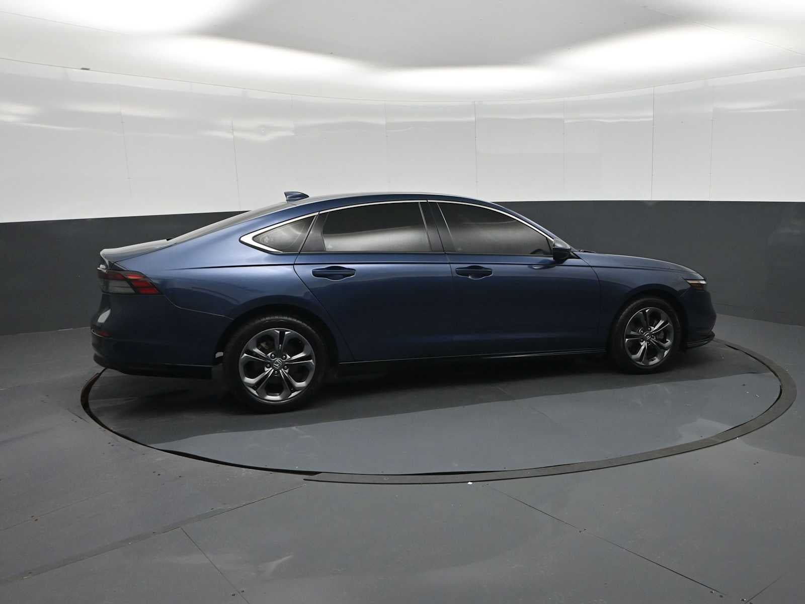 Used 2023 Honda Accord EX-L image 9