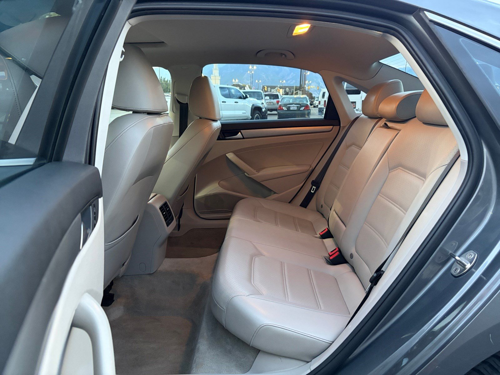 Used 2015 Volkswagen Passat TDI SE FWD image 25