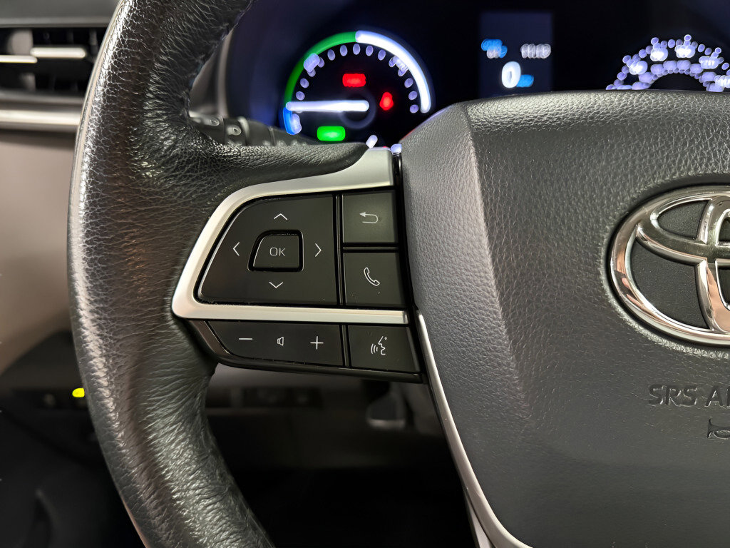 Used 2021 Toyota Sienna XLE image 12