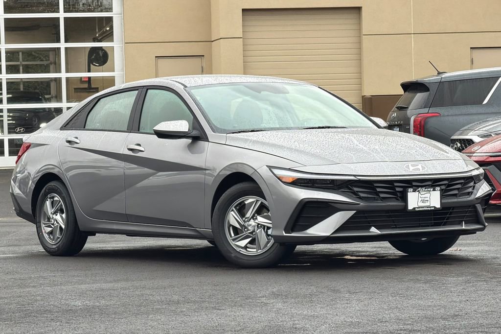 New 2026 Hyundai Elantra SE image 2