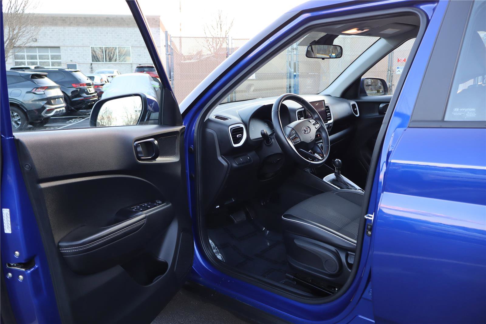 Used 2023 Hyundai Venue Limited w/ Cargo Package image 12