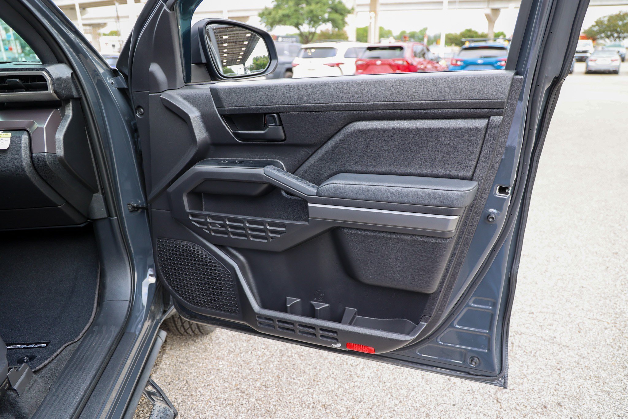 Certified 2025 Toyota Tacoma SR5 AWD/4WD image 40