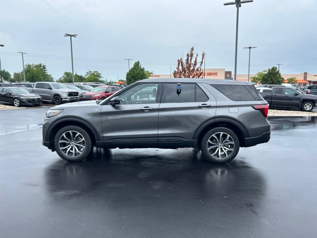 New 2027 Ford Explorer ST-Line AWD/4WD image 9