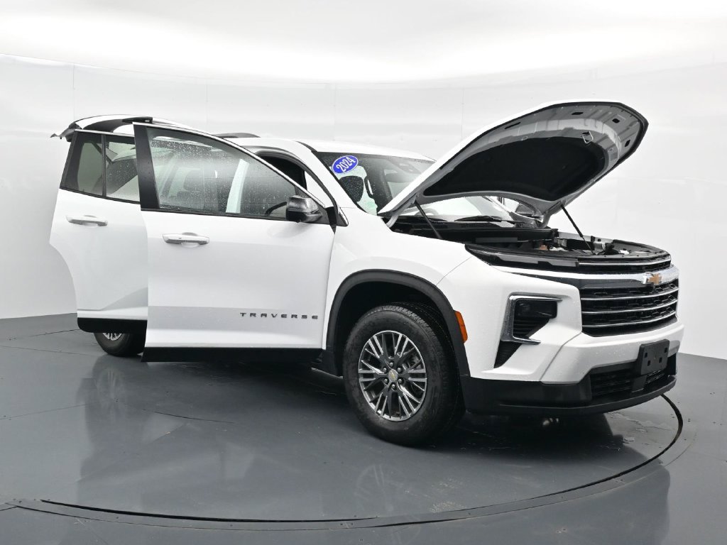 Used 2024 Chevrolet Traverse LT FWD image 35