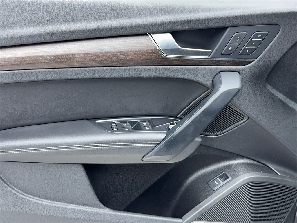 Used 2023 Audi Q5 2.0T Premium Plus w/ Premium Plus Package image 37