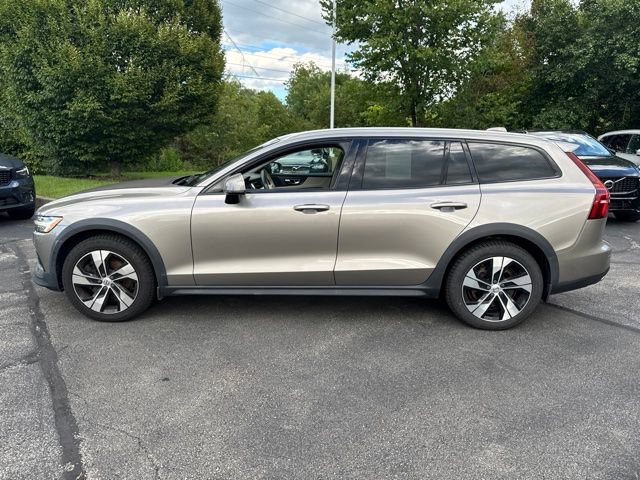 Used 2020 Volvo V60 T5 Cross Country AWD/4WD image 2