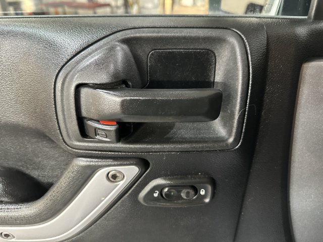 Used 2014 Jeep Wrangler Sahara w/ Connectivity Group AWD/4WD image 19