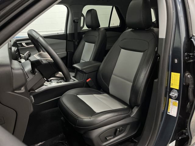 Used 2023 Ford Explorer XLT w/ Equipment Group 202A image 4