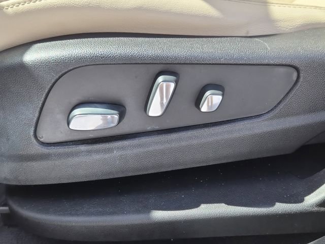 Used 2018 Cadillac XT5 Luxury w/ Driver Awareness Package image 19