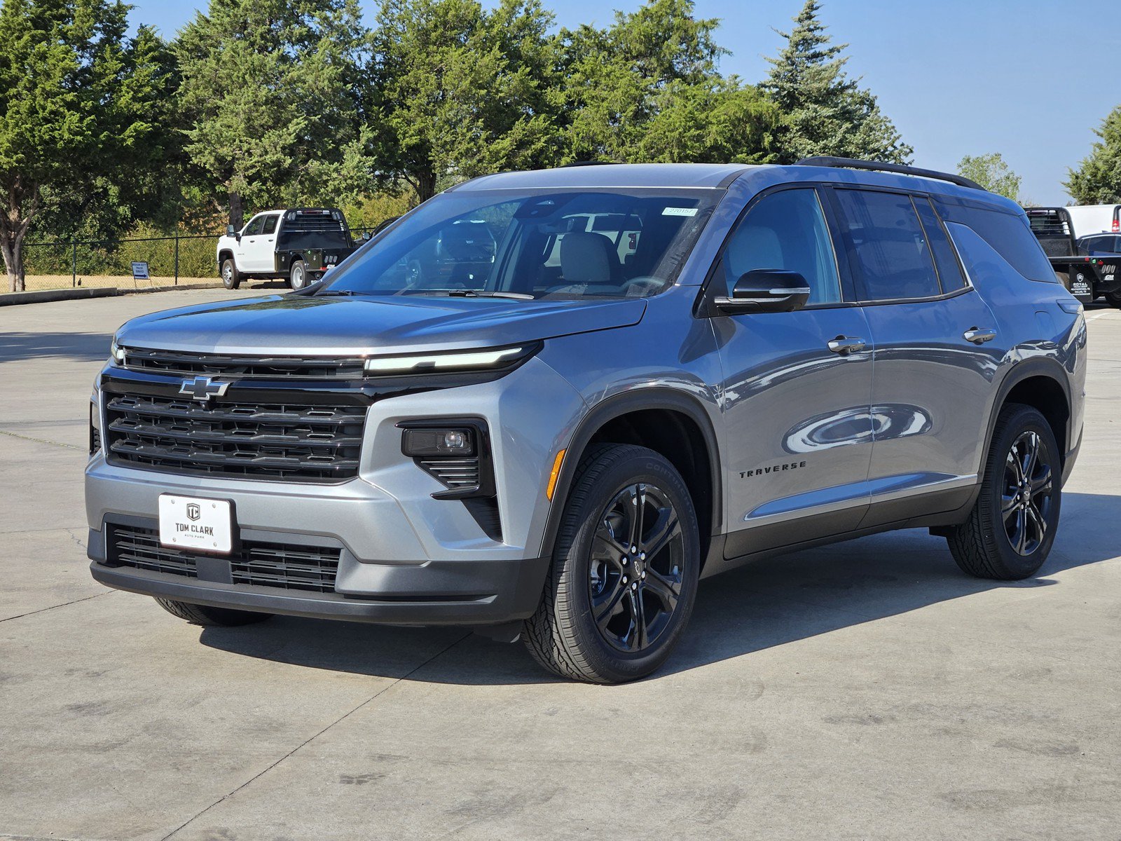 New 2027 Chevrolet Traverse LT w/ Midnight/Sport Edition FWD image 2