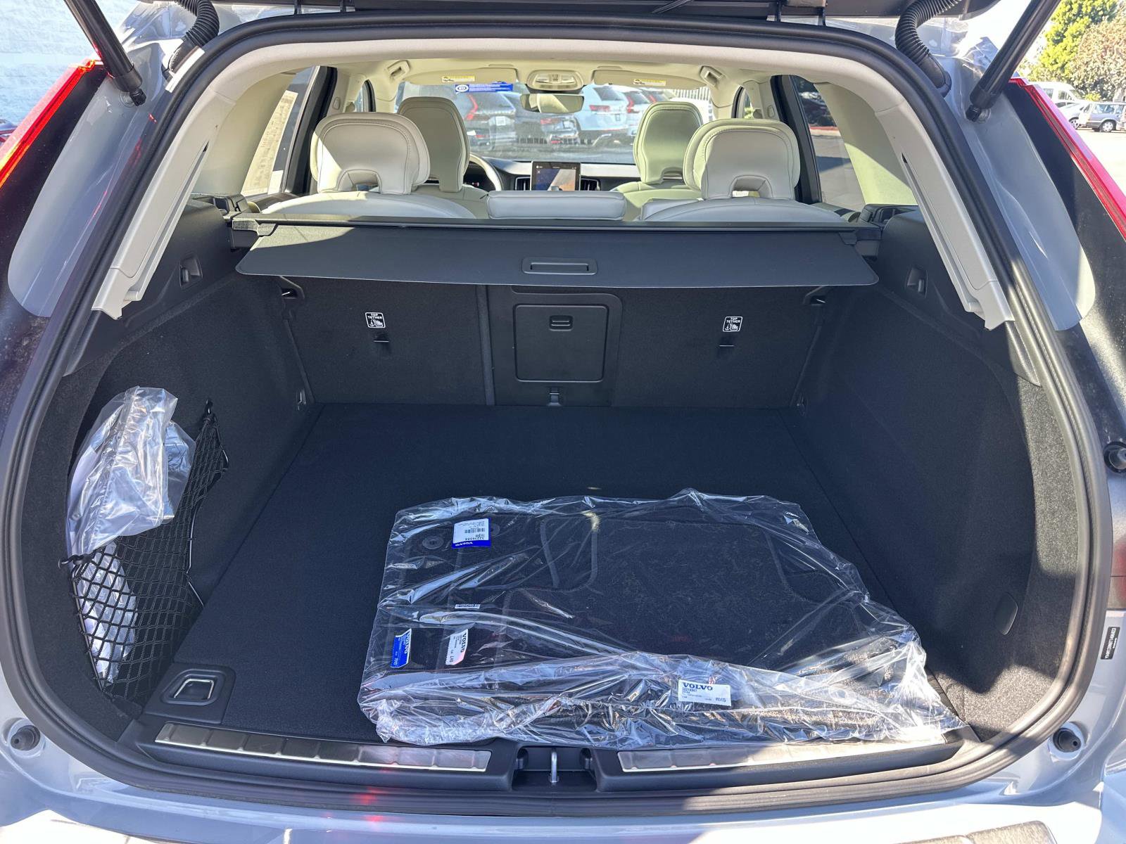 New 2026 Volvo XC60 B5 Ultra w/ Climate Package AWD/4WD image 18