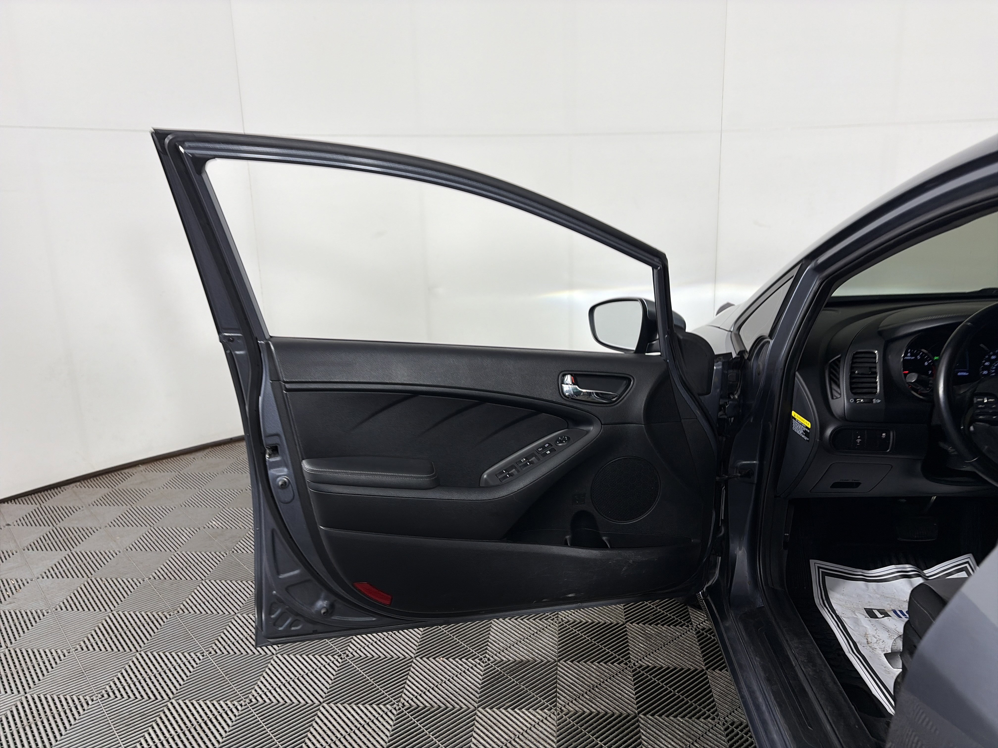 Used 2018 Kia Forte S image 27