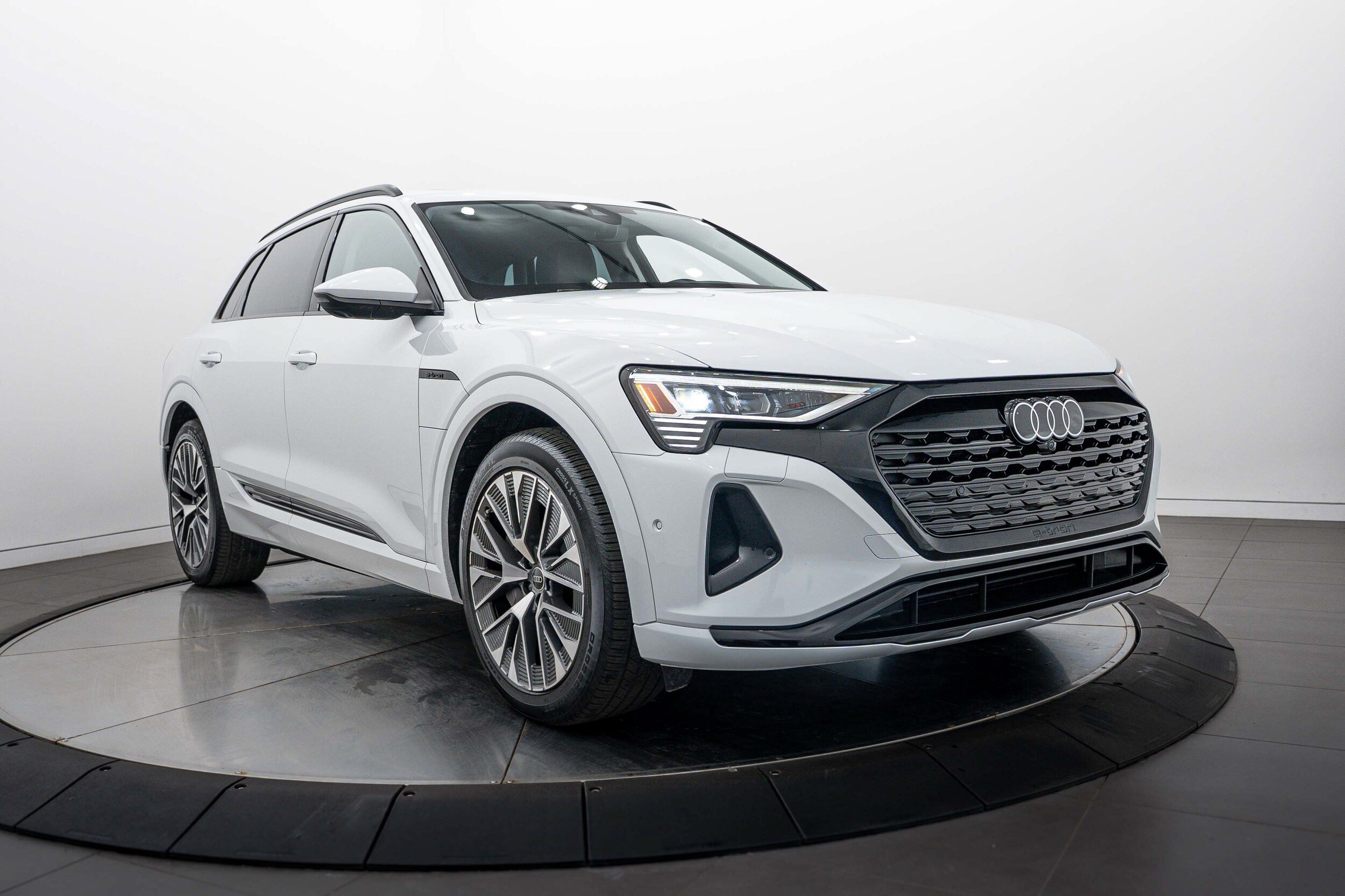 Certified 2024 Audi Q8 e-tron Premium Plus AWD/4WD image 2