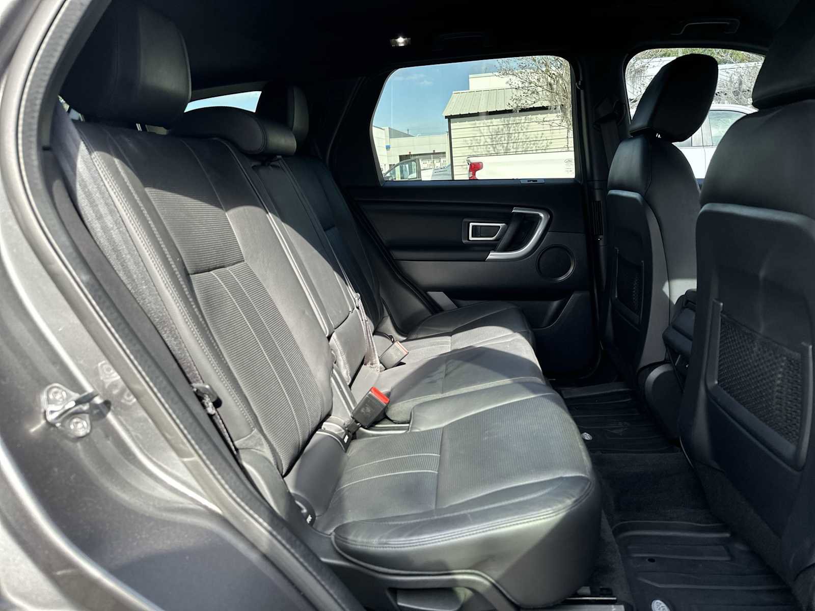 Used 2019 Land Rover Discovery Sport HSE image 18