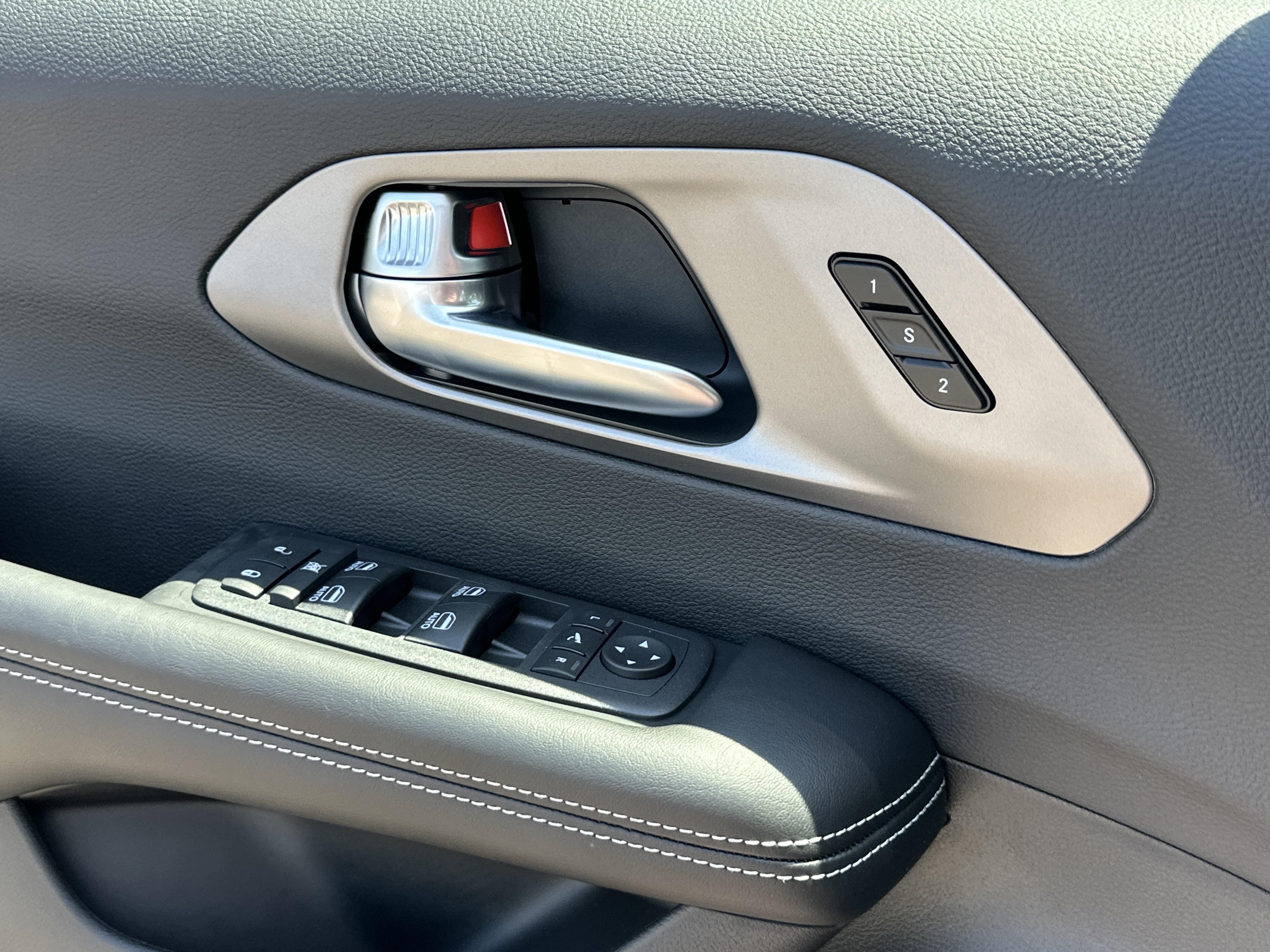 New 2027 Chrysler Pacifica Limited FWD image 15
